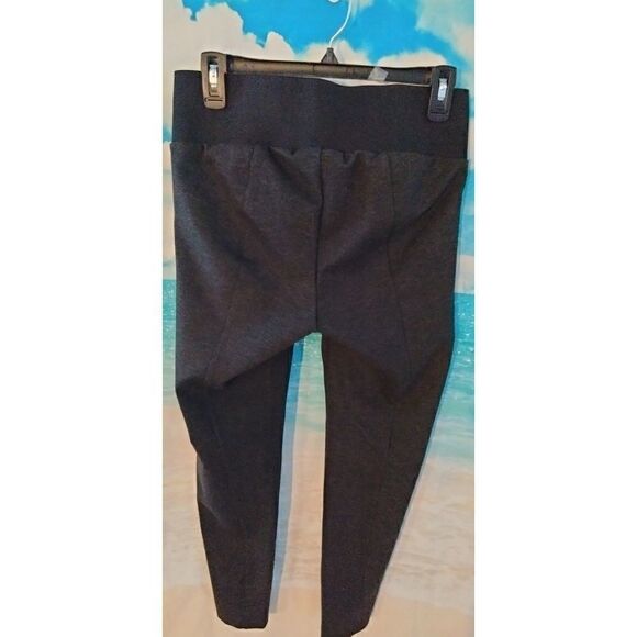 NWT: A pea in the pod woman's maternity wideband leggings. NWT: - Picture 3 of 8